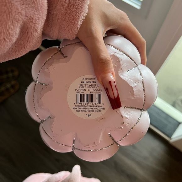 Pumpkin Halloween home decor w glitter & spooky spiders - Picture 4 of 5